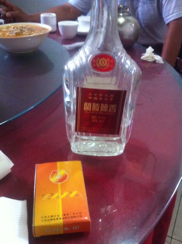 中午喝了杯，都说这酒过期了，我上学不多，不要逗我
