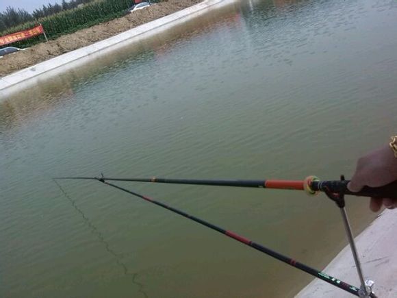 钓鱼咯。