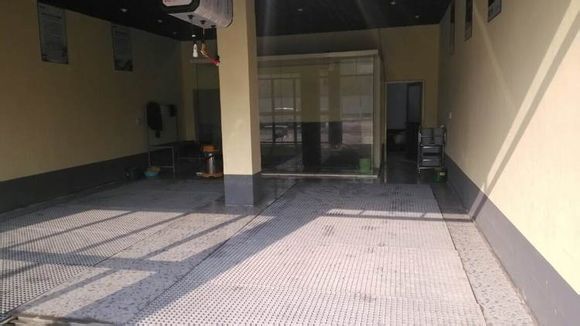 骏达社汽车美容会所为大家服务。