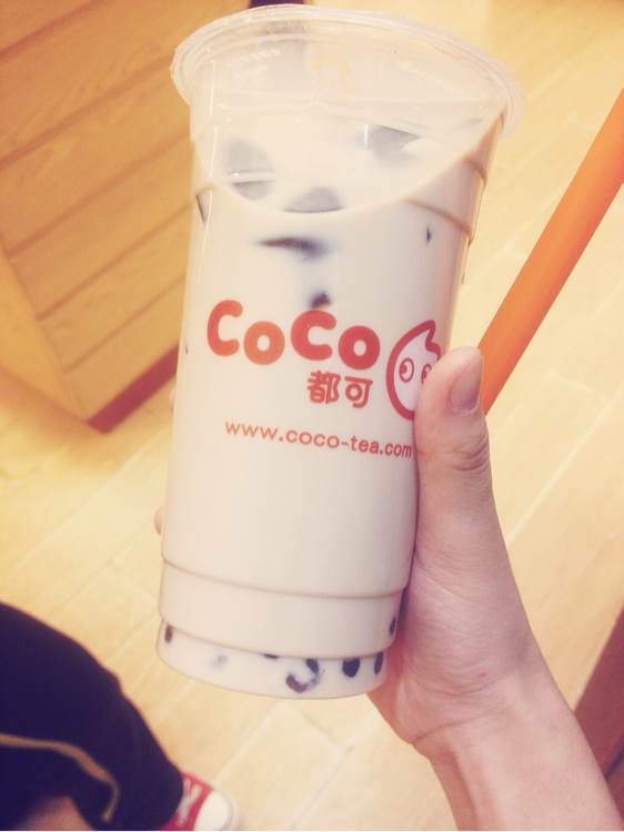 奶茶一元一杯，特大杯，请排队