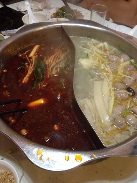 大中午吃火锅，包场了