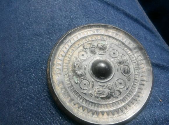 懂行的来～～乾隆年间～圆形雕鸟铜镜～