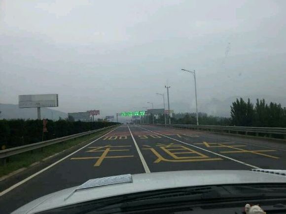 堵车了，又开始下雨了，