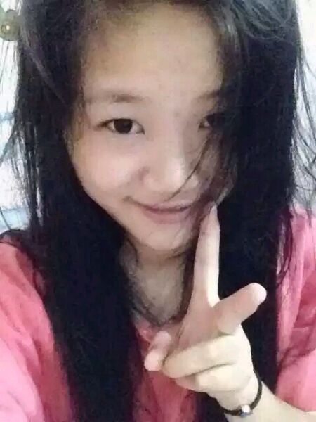 哎  不就是扎个大辫子吗  就佛俺土  俺还没看上你来