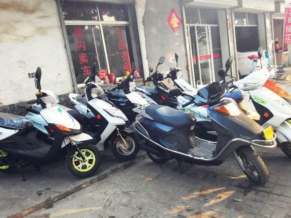 亲们家里有车的还是骑摩托车的有吗？