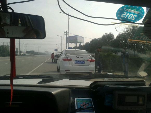 这谁的车，好嚣张呀！
