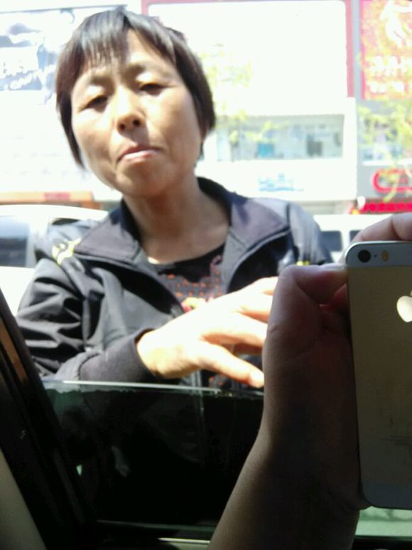 天运附近出现拿着假手机行骗的