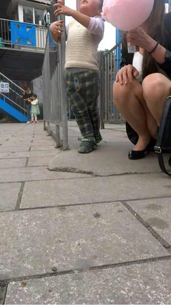 看小孩真不是什么好活！！一天累死啦！！