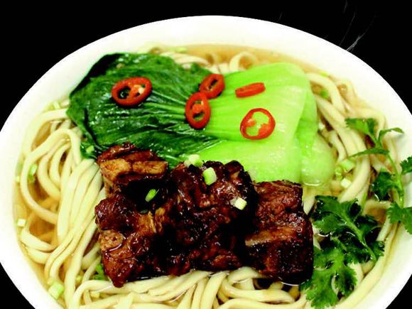 “瓦罐香沸”餐厅急求厨房助理1人，外卖人员若干