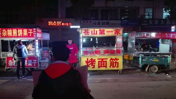 出摊了，想吃的抓紧了