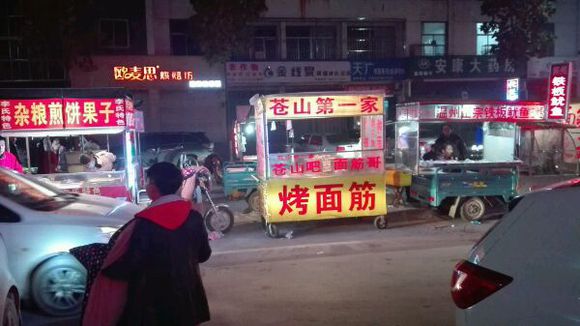 出摊了，想吃的抓紧了